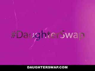 Daughterswap - libidinous teenss drain viņu tēti gaiļus