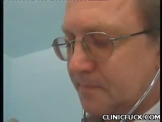Groot titty judith geniet kliniek vies video-