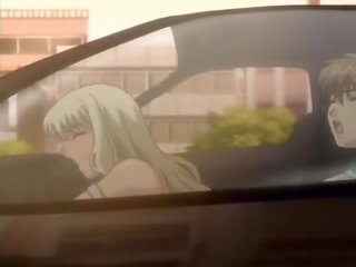 Üleskutse tüdruk imeb ja seljas ramrod sisse a auto