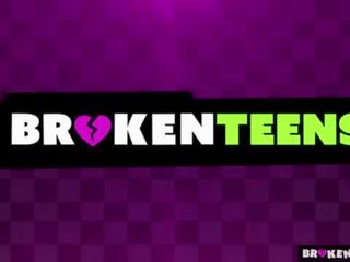 Brokenteens - cô gái tóc vàng thiếu niên có thể hút một chất béo johnson