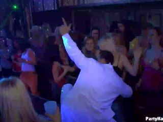Grupo sucio presilla salvaje patty en noche discoteca