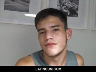 Heteroseksualus mėgėjiškas jaunas latino stripling mokama grynieji už gėjus orgija