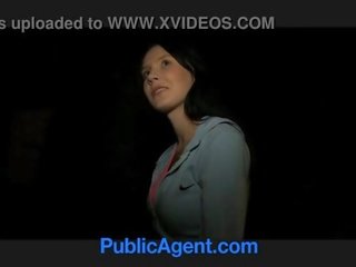 Publicagent timea يبدو splendid في الملابس الداخلية و مص لي كوك.