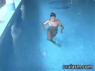 美しい マドモアゼル 吸い メンバー 後に 水泳