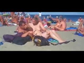 X nominale clip con full-blown su il pubblico spiaggia