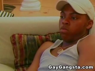 Gai noirs regarde gai sexe film et produces les h
