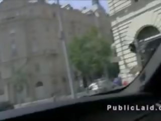 Грудаста hitchhiker чубчик в apartment