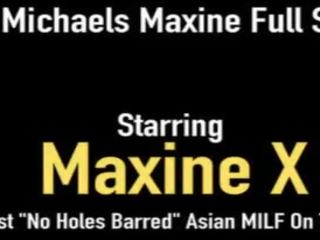 Fou asiatique mère maxinex a capot sur tête une grand bite en son pussy&excl;