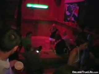 Xxx vídeo en fiesta en discoteca