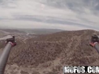 Mofos - drone caçador - (alison tyler) - à beira da piscina foda
