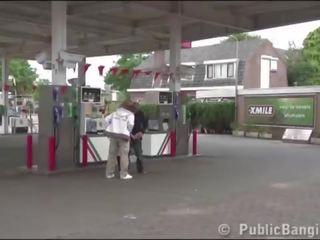 Very göwreli young woman jemagat öňünde 3 adam at a gas station
