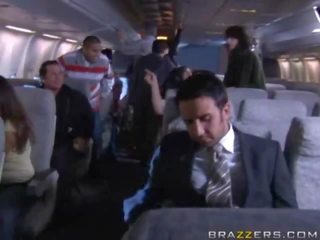 Passengers होने quickie में एक airplane!