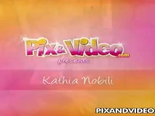 Xxx video s katia nobili: fantastický deity kathia saje a fucks na dostať the práce