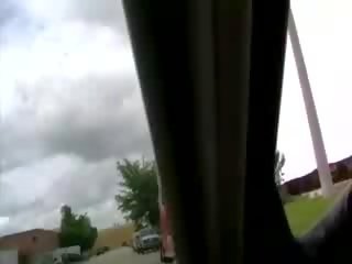 Lėlė sucks phallus prieš policininkas mašina