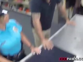 我 拍著 該 大 贓物 警察 officers 的陰戶