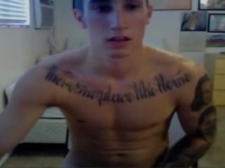 Mignonne tatoué hunk- partie 2 sur gayboyscam.com